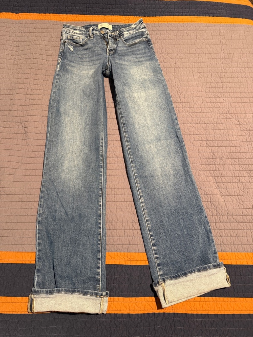 BKE Women's Straight Leg Jeans in Medium Blue Wash - Picture 2 of 4